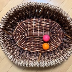 大きな籐編みのカゴ