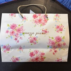 mezzo piano 紙袋の画像