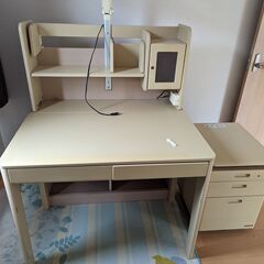 学習机、イス、照明セット2
