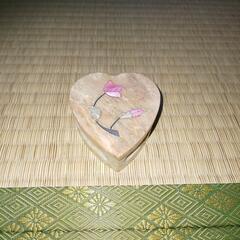 ハート型  大理石製(花柄の螺鈿細工あり)のジュエリーボックス ...