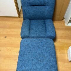 一人用ソファーとスツールセット　取りに来られるなら無料　近郊に限り有料で運びますの画像