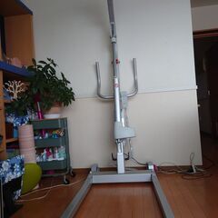パラマウントベッド 床走行式電動介護リフト　 Q７８１　ほぼ未使用