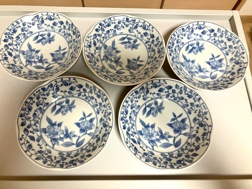 青い花柄型皿 2枚セット Amazon.co.jp: NARUMI(ナルミ) 食器セット 青花 ブルー 花柄 2人