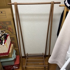 木製の洋服掛け