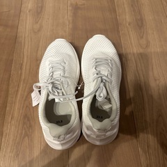 【値下げ】新品　運動靴の画像
