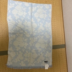 ひざ掛け？マフラー