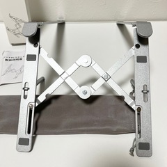 ノートパソコンスタンド 折り畳み式の画像