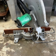 日立 切断機 角度調整機能付きの画像