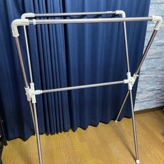 物干しラックと卓上ラックの画像