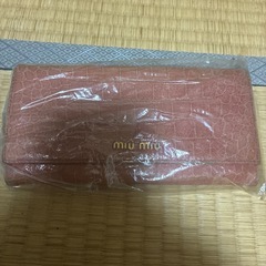 miumiu 財布の画像