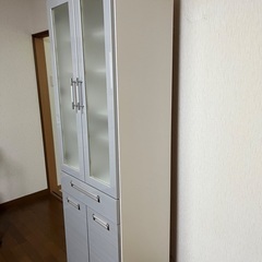 食器棚（W:60cm,D:40cm,H:180cm）の画像