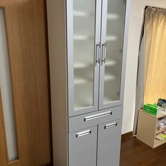 食器棚（W:60cm,D:40cm,H:180cm）の画像
