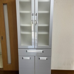食器棚（W:60cm,D:40cm,H:180cm）
