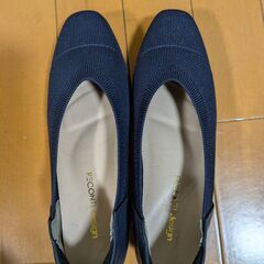 未使用　RECONTIの濃紺パンプス