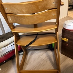テーブル付きベビーチェアの画像