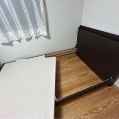 ベットフレームセミダブルの画像