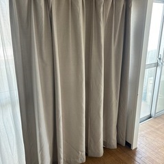 【売ります】大きいカーテン２枚セット　