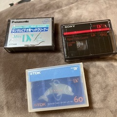 デジタルビデオ用ヘッドクリーナーとテープ二本