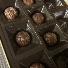 ★マカデミアナッツチョコレート13個入★の画像
