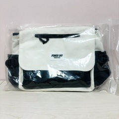 未使用⭐️ショルダーバッグ 白黒　A4 通勤 通学の画像