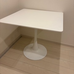 ダイニングテーブル