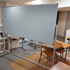 ホワイトボード（白板）を、ご自身で搬出できる方に無償で差し上げます。の画像