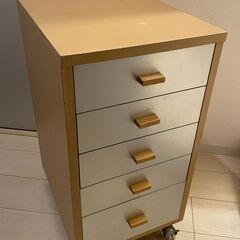 木製チェストの画像