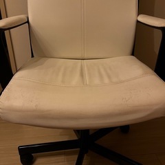  IKEA オフィスチェア白の画像