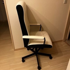  IKEA オフィスチェア白の画像