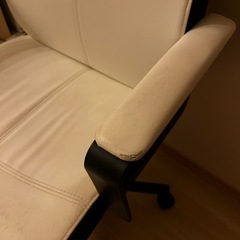  IKEA オフィスチェア白の画像
