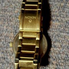 NIXON ゴールド アナログ腕時計の画像