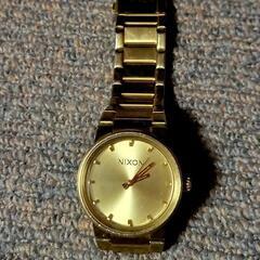 NIXON ゴールド アナログ腕時計の画像