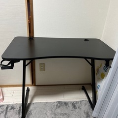 ゲーミングPCデスク