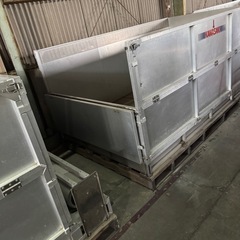 少し値段交渉OK 送風機付き(100Ｖ)大型コンテナ アルミ製  の画像