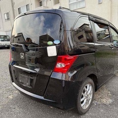 ホンダフィットブラック8人乗り(小型)の画像