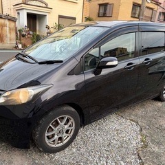 ホンダフィットブラック8人乗り(小型)の画像