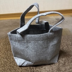 【新品未使用】フェルトバッグ　ピンクの画像