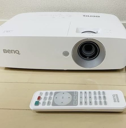 BenQプロジェクターHT1070