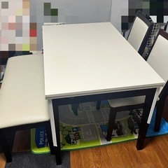 伸長式ダイニングテーブルとイス、ベンチのセット
