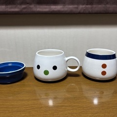 【新品未使用】マグカップ2つ　小皿1つ　雪だるまの画像