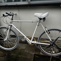 真っ白でかっこいい自転車