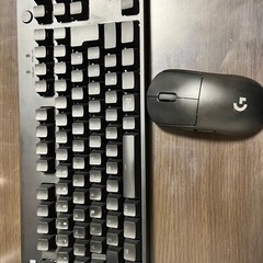 ゲーミング （キーボード、ヘッドホン、リモコン）    の画像