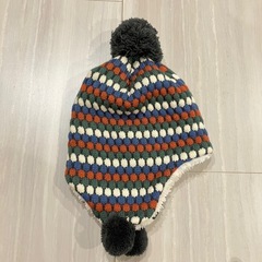 バースデイ　OUTDOOR マルチカラー(寒色)ポンポン付きニット帽 52cmの画像