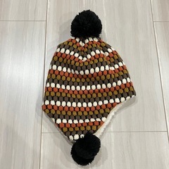 バースデイ　OUTDOOR マルチカラー(暖色)ポンポン付きニット帽 52cmの画像