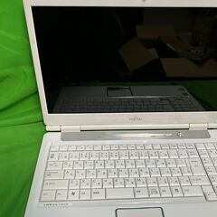 ジャンク★富士通 FMV-BIBLO NF/C50(FMVNFC50W) ノートパソコン＠上下の画像
