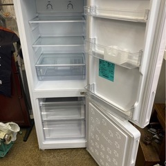 アース万代店　大容量176L 2023年製美品★ハイアール　冷蔵庫　　ホワイト　一人暮らしの画像