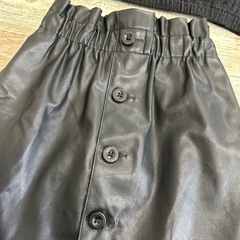 GU 110 クロップドトップス　合皮スカートの画像