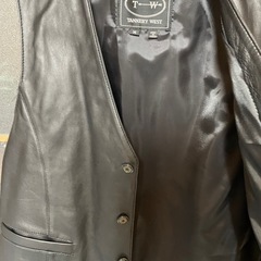 革製ベストの画像