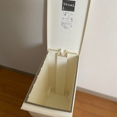 （受付停止）Kcud 白　蓋つきゴミ箱　　45リットルくらい
の画像