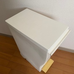（受付停止）Kcud 白　蓋つきゴミ箱　　45リットルくらい
の画像